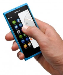 De Nokia N9 is verkrijgbaar met twee interne opslaggeheugen capaciteiten: 16 GB en 64 GB