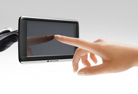 De Navigon 42 Premium beschikt over een 4,3-inch capacitief touchscreen in 16:9 formaat dat bijna de hele voorzijde bestrijkt