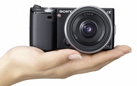 Het camerahuis van de Sony NEX-5 is erg compact=