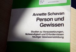 Proefschrift Annette Schavan (c) dpa - Bildfunk+++