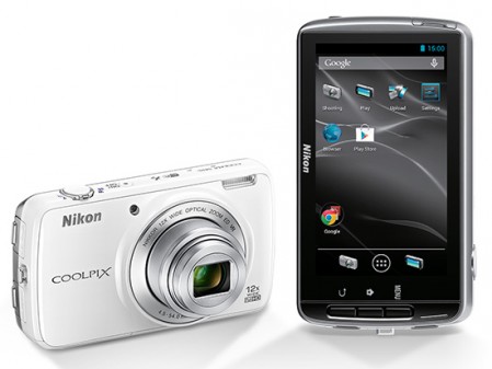 Nikon Coolpix S810c voor en achterzijde
